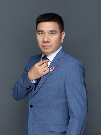 伊盾門窗企業(yè)創(chuàng)始人張龍偉