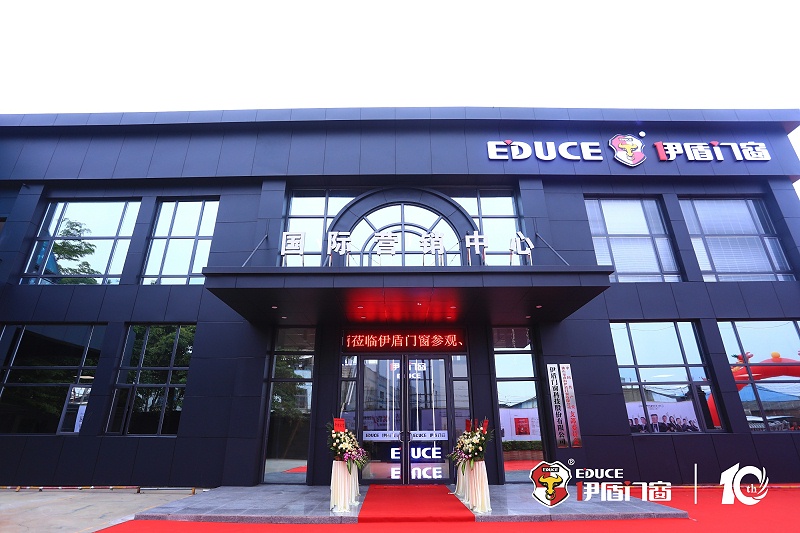 肩負著“讓生活遠離噪音，讓家庭擁有安全”企業使命的伊盾門窗，志在向人們展示一種獨創的生活意境，為懂得思考人生、注重提高生活質量的上流階層提供整套門窗系統解決方案，讓上流階層擁有一個優質的家居生活環境。01 (10)